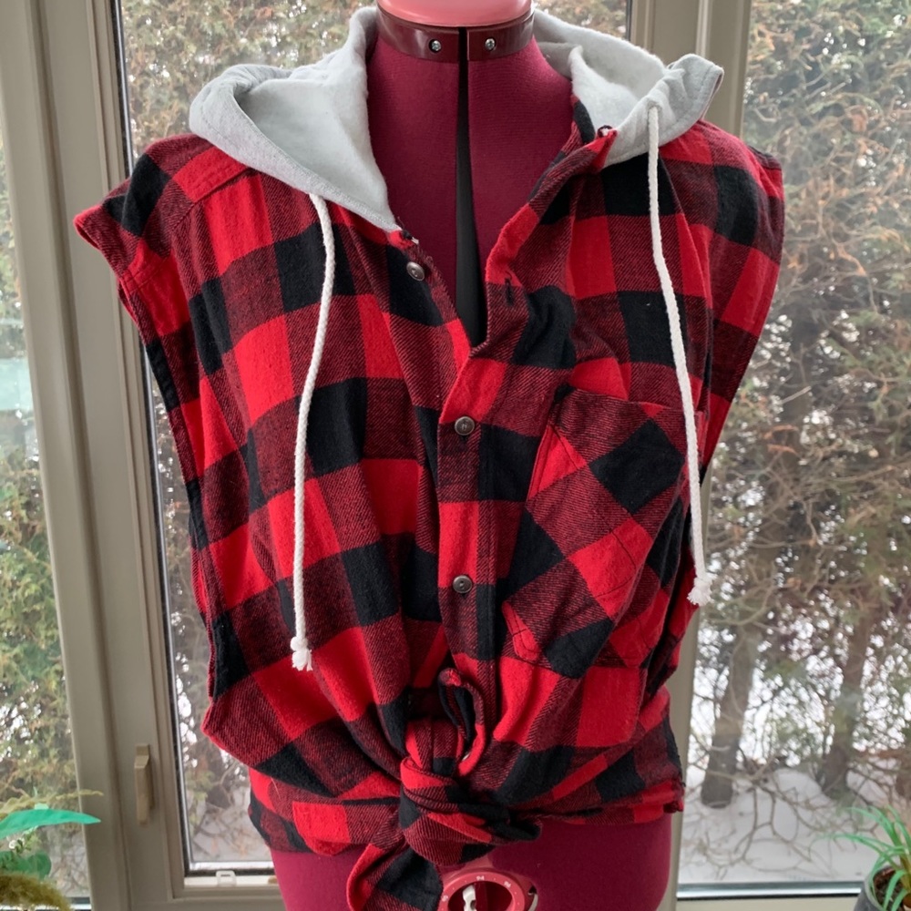 Vintage sleeveless buffalo plaid hooded flannel